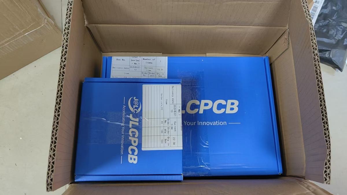 Коробки JLCPCB в поставке