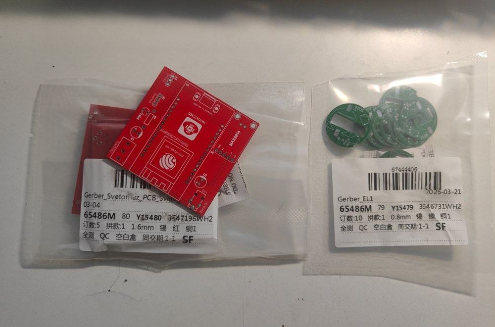 Готовые красные и зелёные PCB